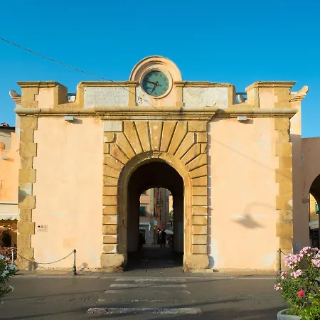 Nel Centro Storico Di 펜션 포르토페라이오