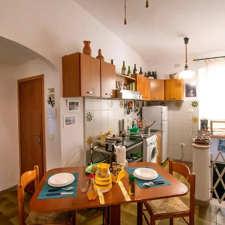 Nel Centro Storico Di 포르토페라이오